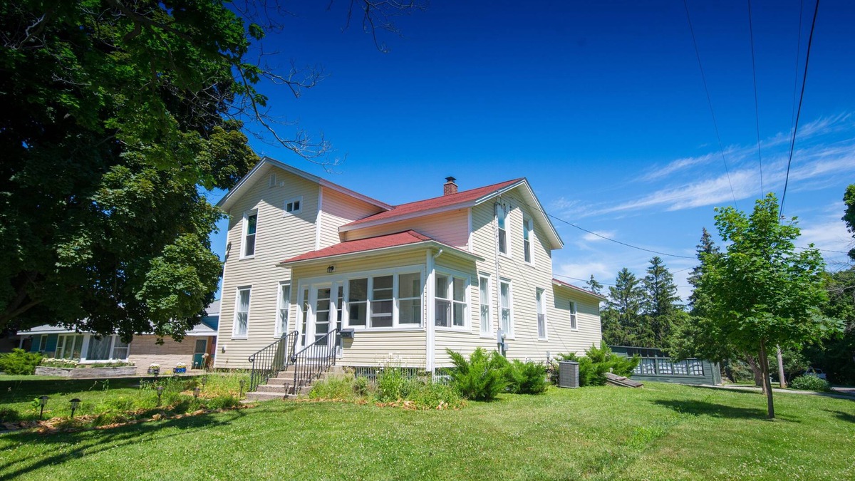 Manistee House | Big Neighborhood Home Near the Beach and Downtown