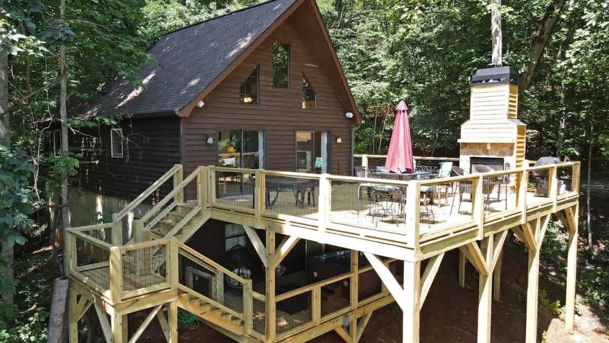 Choestoe Cabin | Big Pine - Mountain view, pet friendly, hot tub