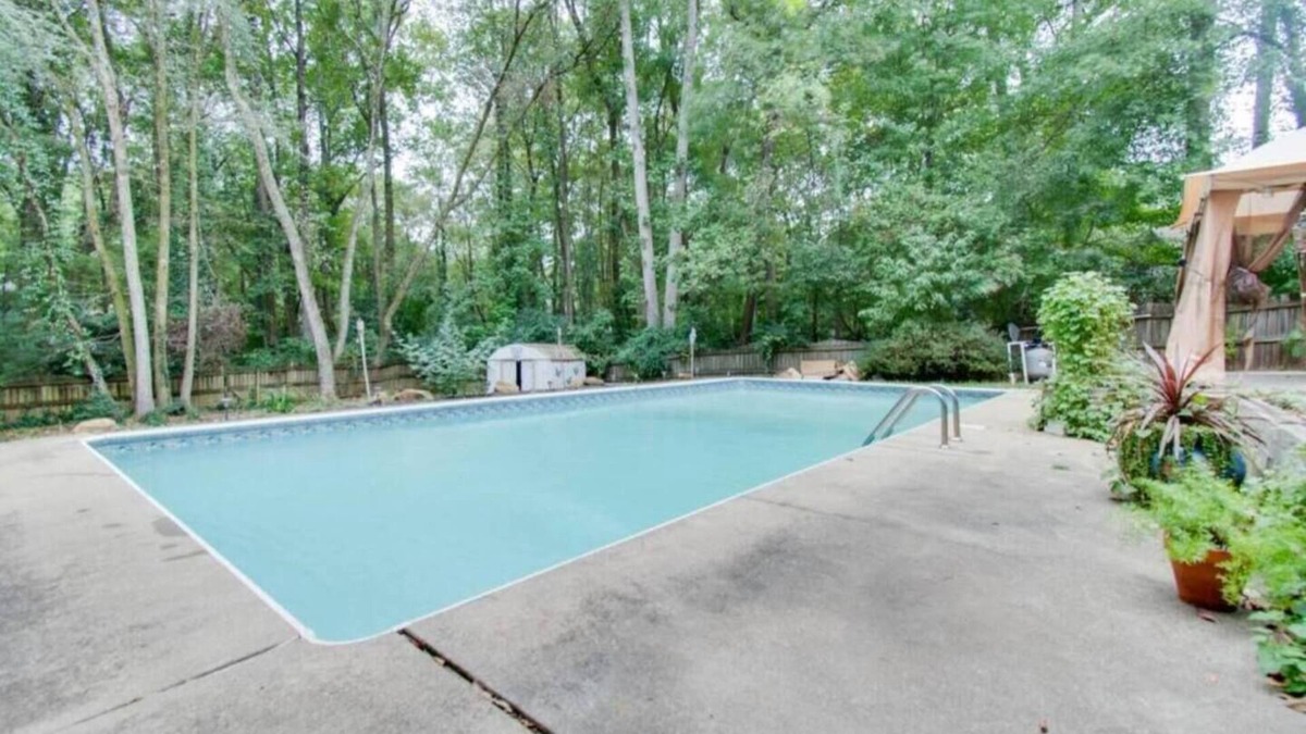 Marietta House | ⭐ Big Private Pool Kings, Queen & Full beds~ 4K TVs All Rooms Fast ⚡ Wifi⚡