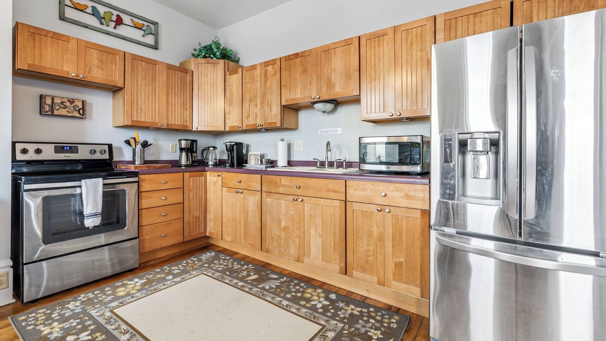 Alma House | Big River Suite - Spacious 2-level suite in Alma