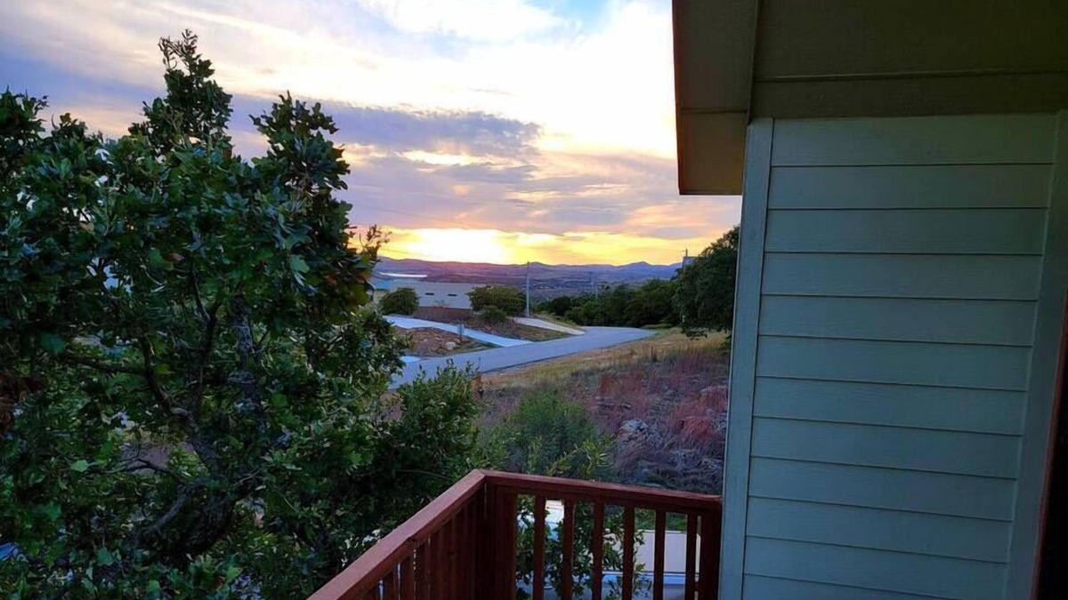 Medicine Park Cabin | Big Rock Cabin,Mountain View, lots of parking