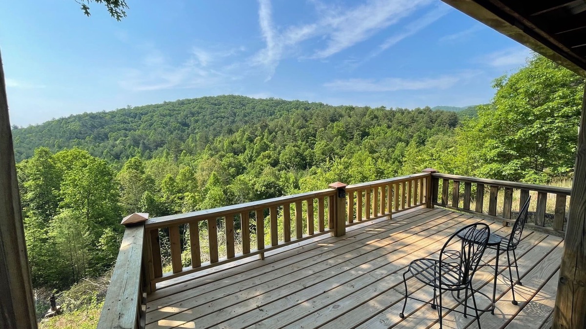 Unaka Cabin | Big Rock Ridge - Easy Access!