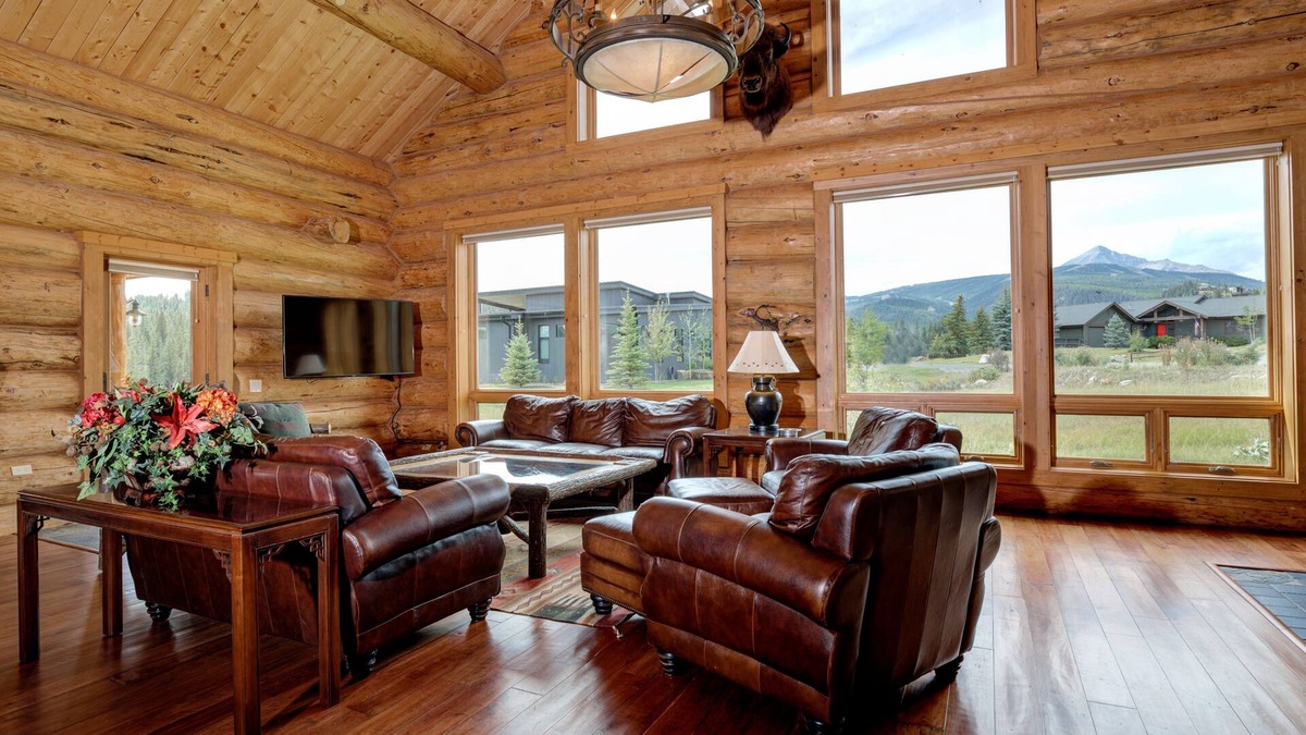 Gallatin Gateway House | Big Sky Vacation Rentals: MDW Red Feather Lodge