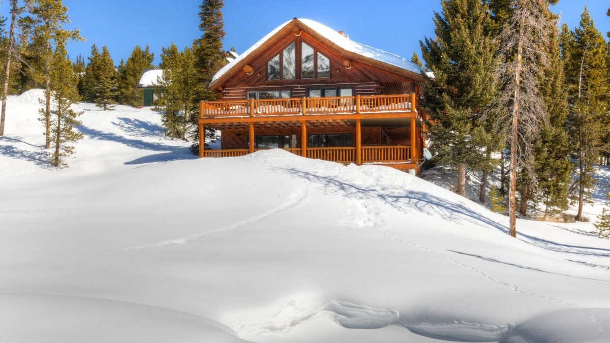 Big Sky House | Big Sky Vacation Rentals: MVC Cardinal Sanctuary - Pet Friendly!
