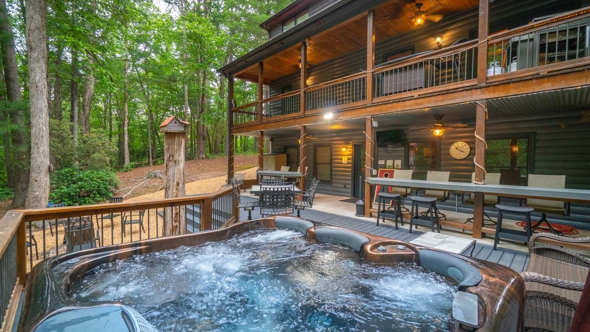 Helen Cabin | Big Timber Mountain Retreat w/Hot Tub