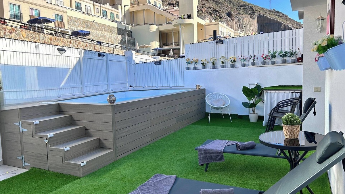 Puerto Rico Villa | Big Villa Puerto Rico streetfront with saltwater jacuzzi pool, BBQ near shops