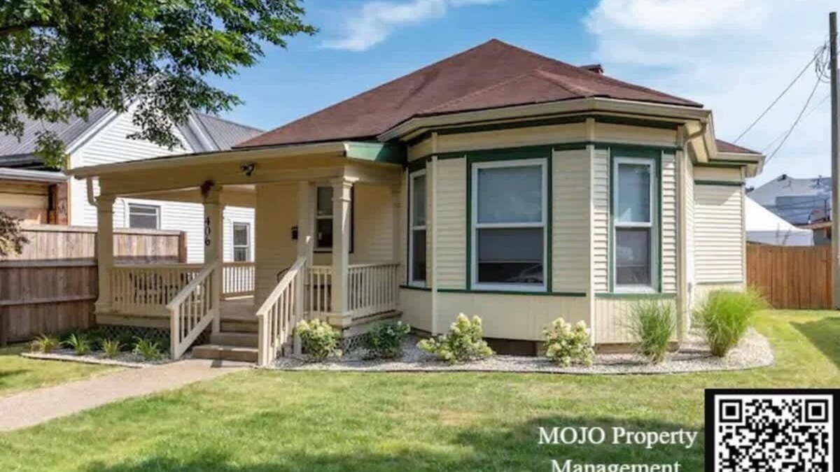 Bloomington House | BIG Woods BNB-406-4 queen suites/4bath