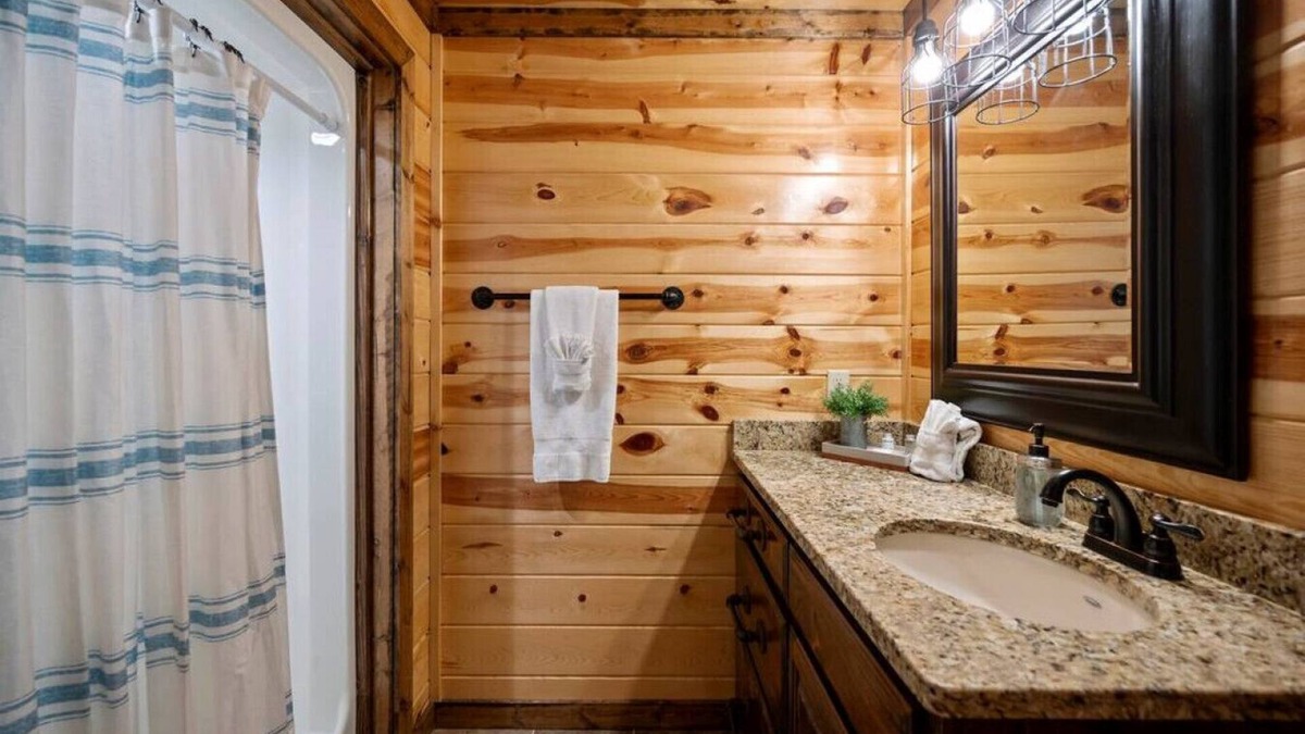 Broken Bow Apartment | Bigger IS Better! Spacious 5 BR Hideaway