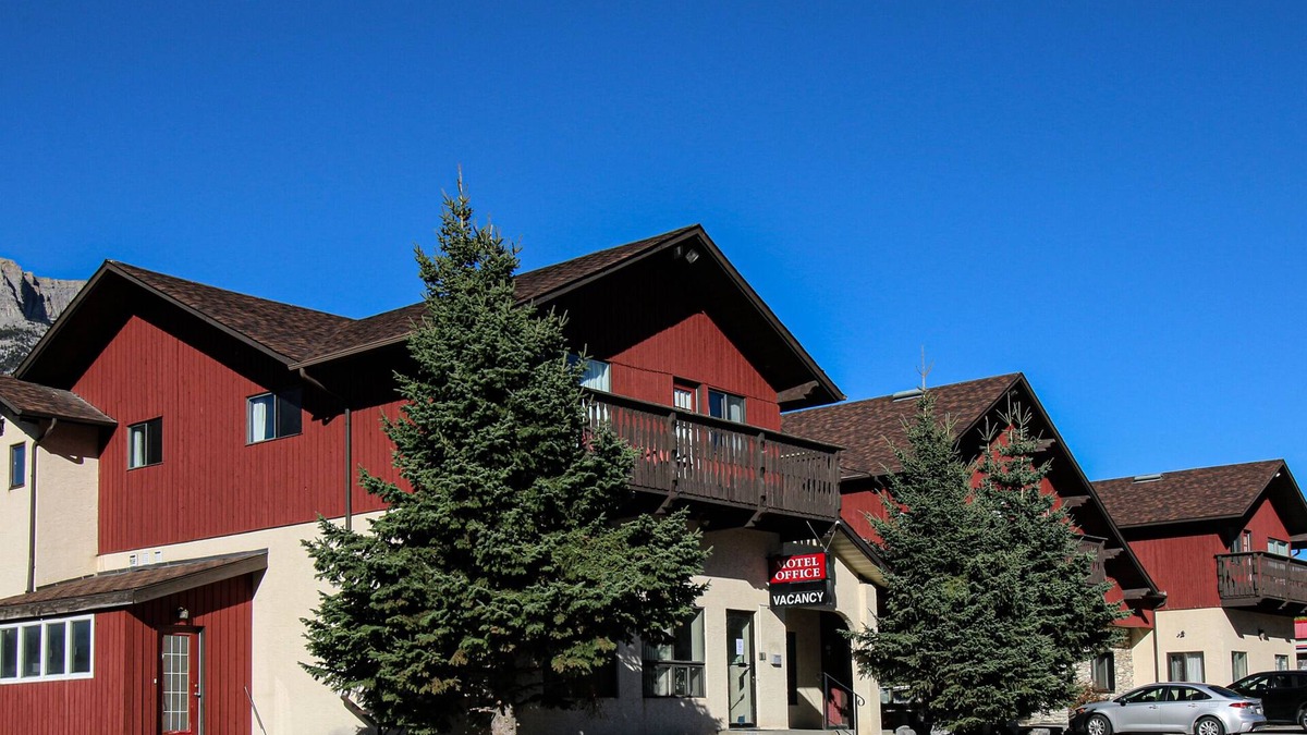 Dead Man's Flats Hotel | Bighorn Inn & Suites