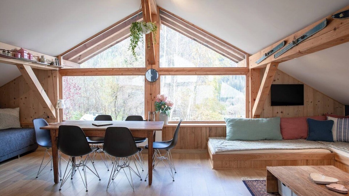 Les Houches Cottage | Bijou cottage with sauna, garden, free parking & Netflix