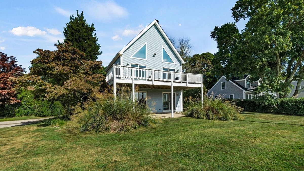 Bonnet Shores House | Bike or walk to Kelly Beach in Bonnet Shores! Bright&Spacious Beach Home!