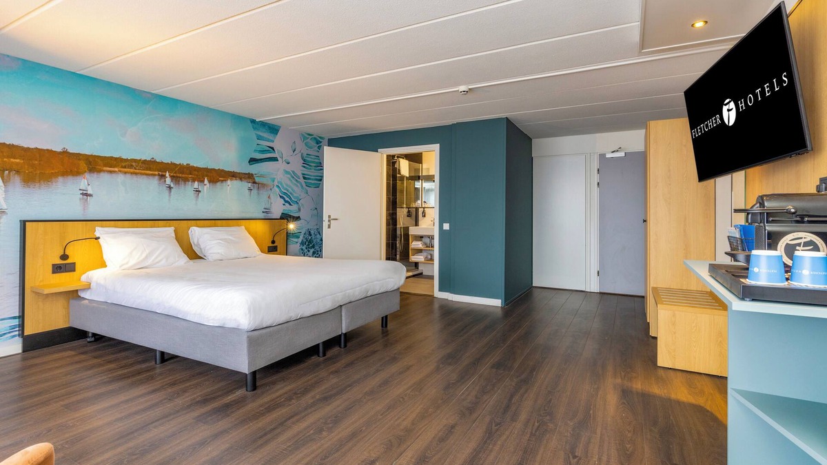 Oud-Loosdrecht Hotel | Bike the Dutch Countryside, Paddle the Lake and Dine at Marina Lounge