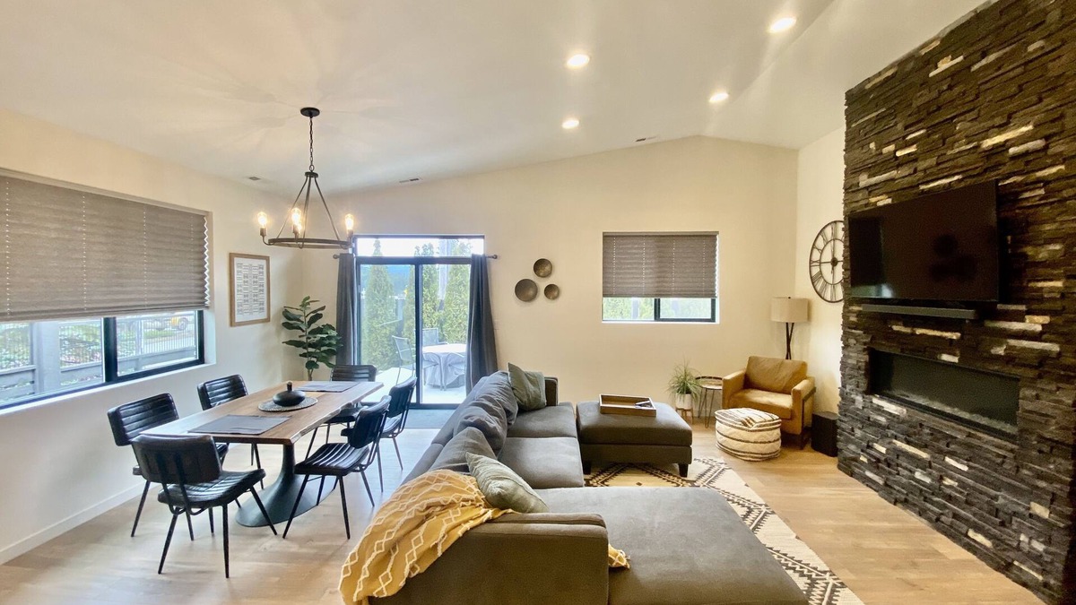 Coeur d'Alene House | Bike, walk, shop, swim and more! Minutes away from everything CDA has to offer!