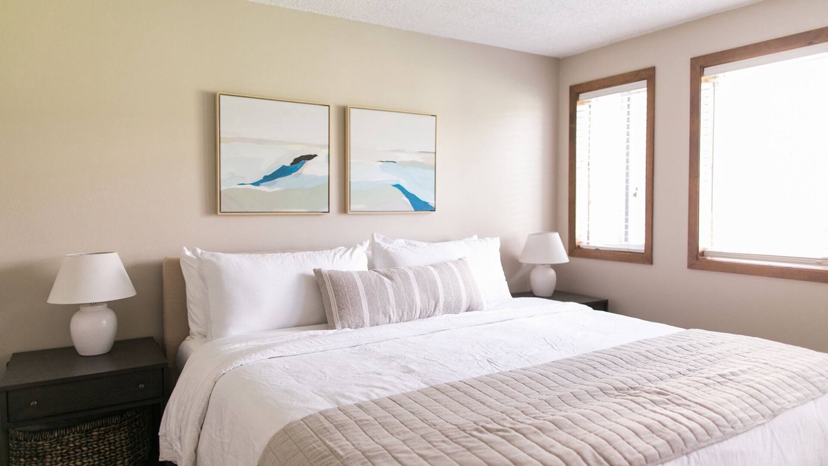 Sandpoint Condo | Bikes and Kayaks in Downtown Sandpoint Waterfront condo