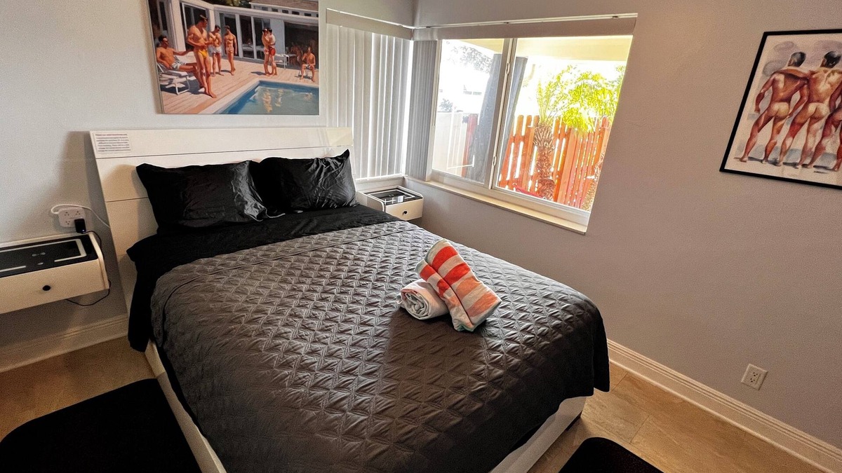 Wilton Manors House | Billy's Resort -Men only-Clothing optional-Voyeur Bungalow