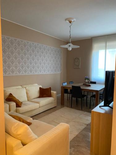 Opera Apartment | Bilocale di Prestigio a pochi passi a piedi dallo IEO 10 minuti in auto da HUMANITAS 15 minuti dal centro di Milano