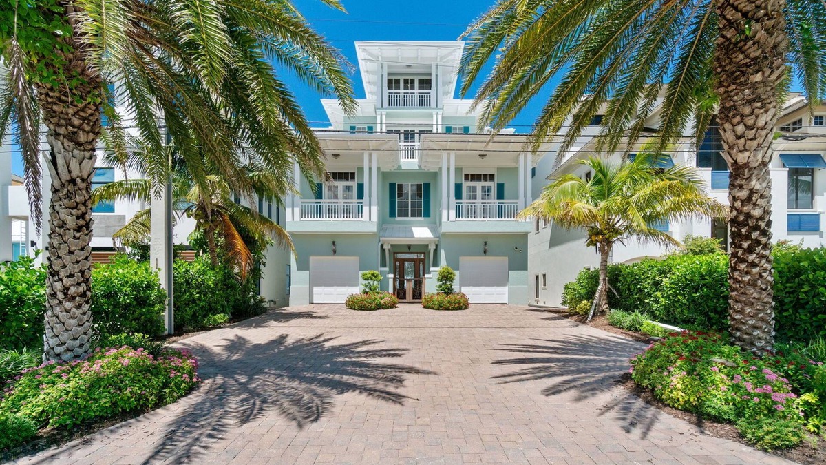 Bonita Springs House | Biltmore Beach House | Luxury 5-Br Beachfront Pool & Spa House | Sleeps 10