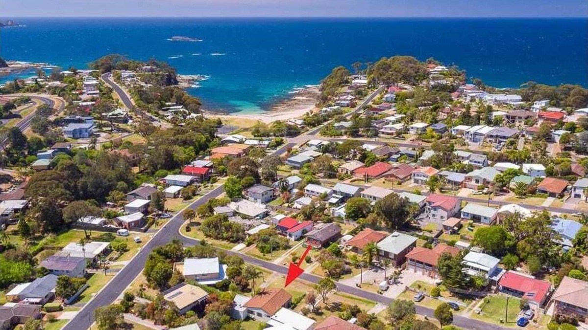 Malua Bay House | Binda Beach House - two beaches within 450m walk