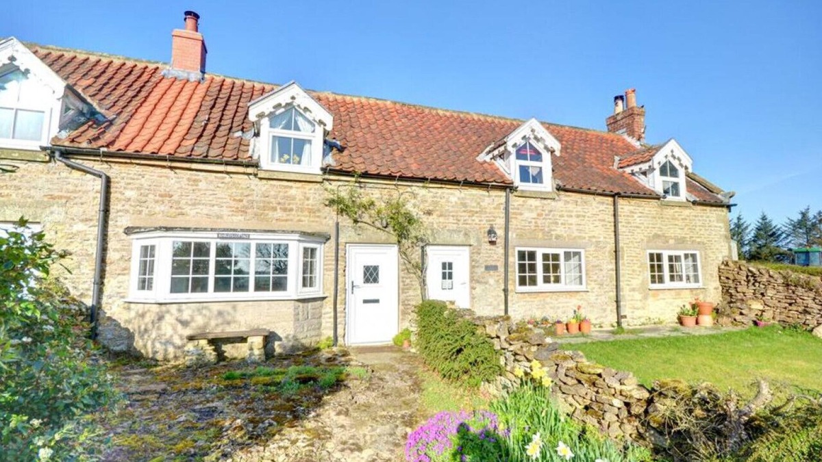 Scarborough House | Binkleys Cottage - Two Bedroom House, Sleeps 4