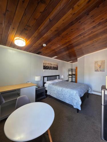 Wainwright Hotel | Bio Vista Motel