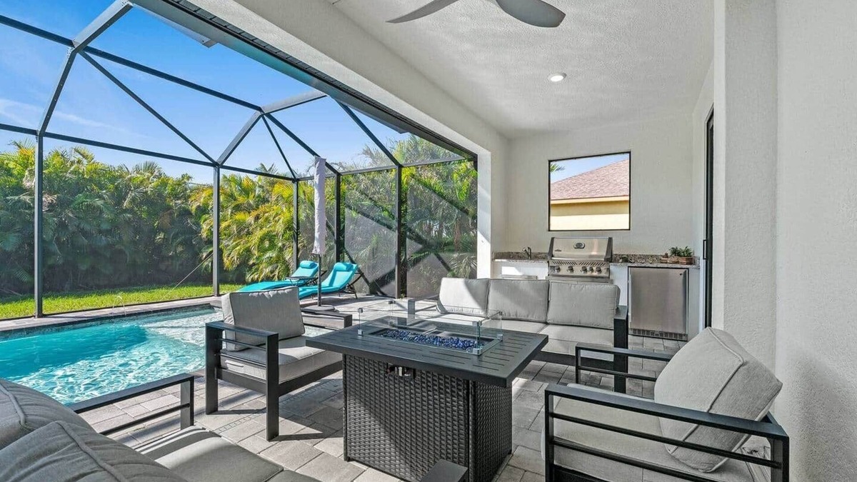 Pelican House | Biohackers Retreat - Heated Pool, Spa, Sauna, Gym