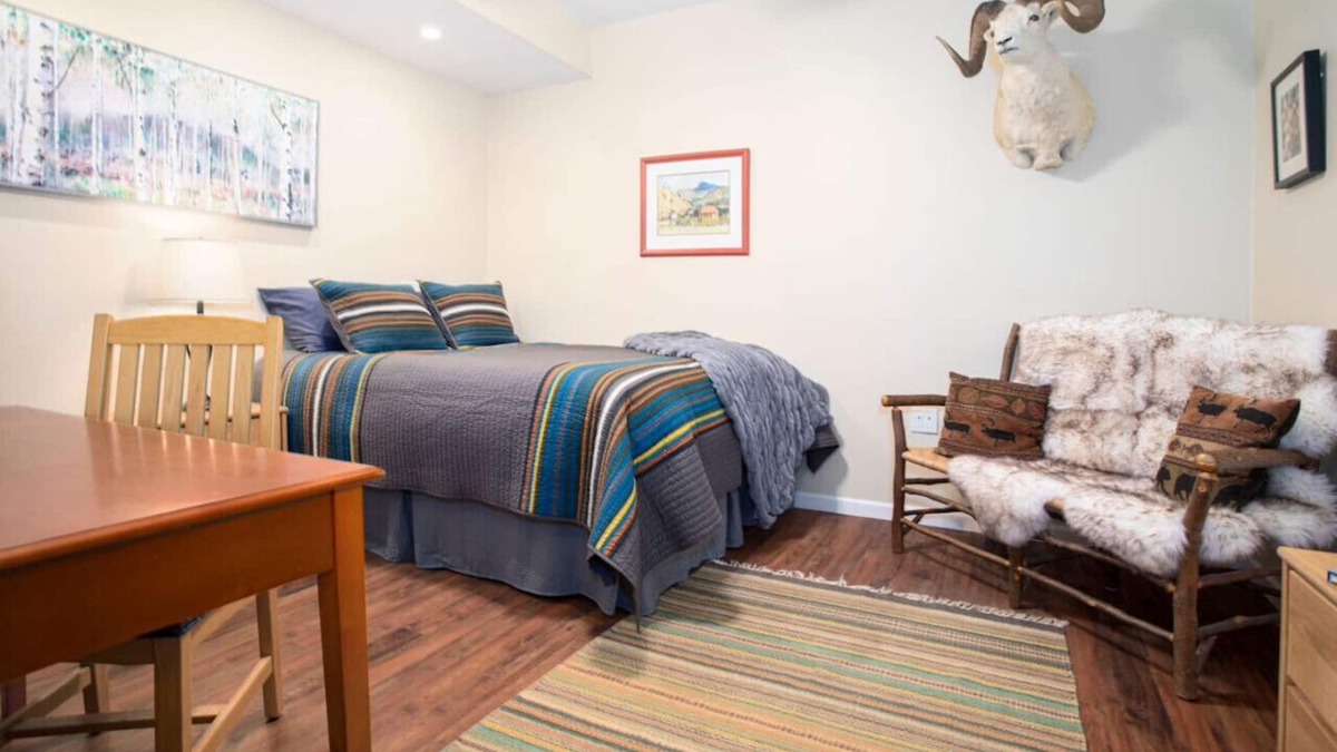 North Pole Apartment | Biplane Hangar: Bighorn Room