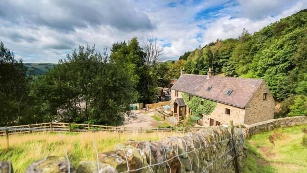Hope Cottage | BIRCH COTTAGE, family friendly, character holiday cottage in Hope