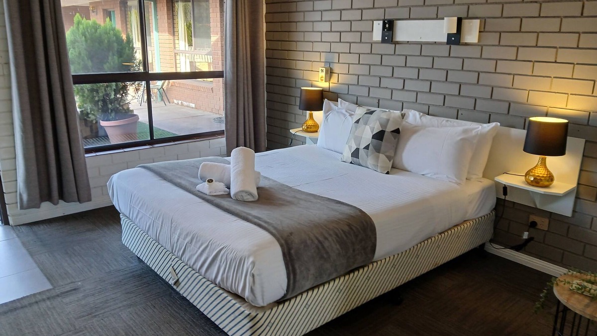 Tocumwal Hotel | Birch Motel Tocumwal