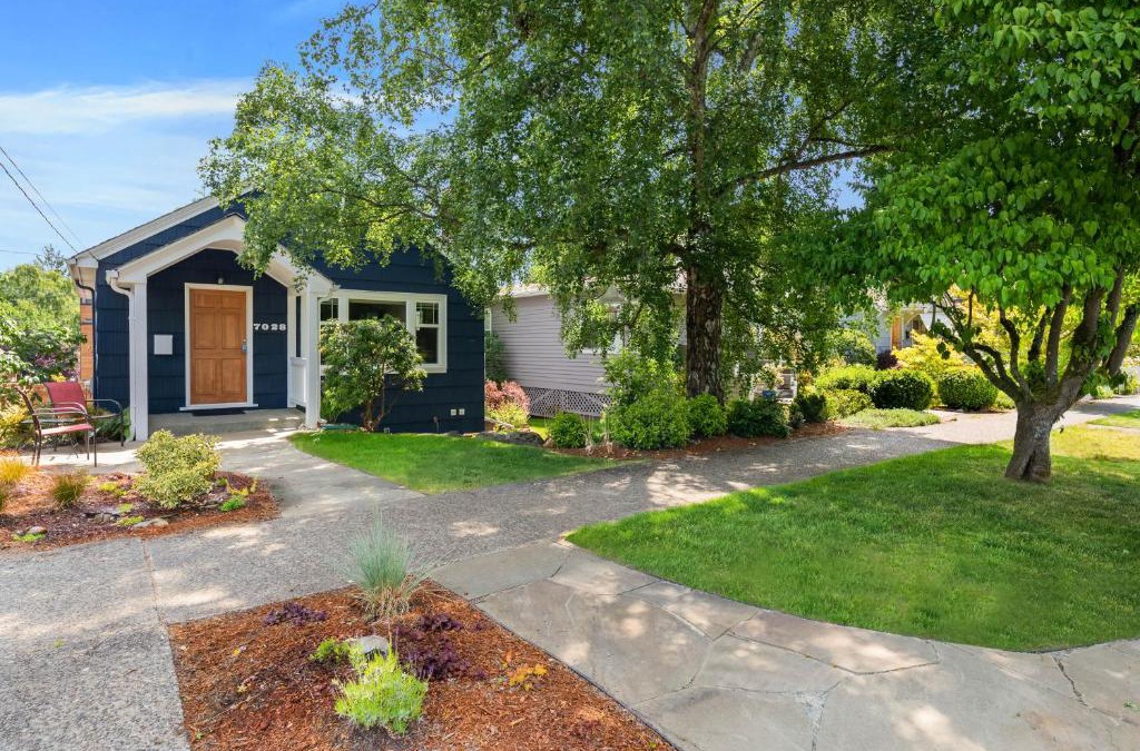 Seattle House | Birch Tree Cottage - 3 Bed 2 Bath Vacation home in Seattle
