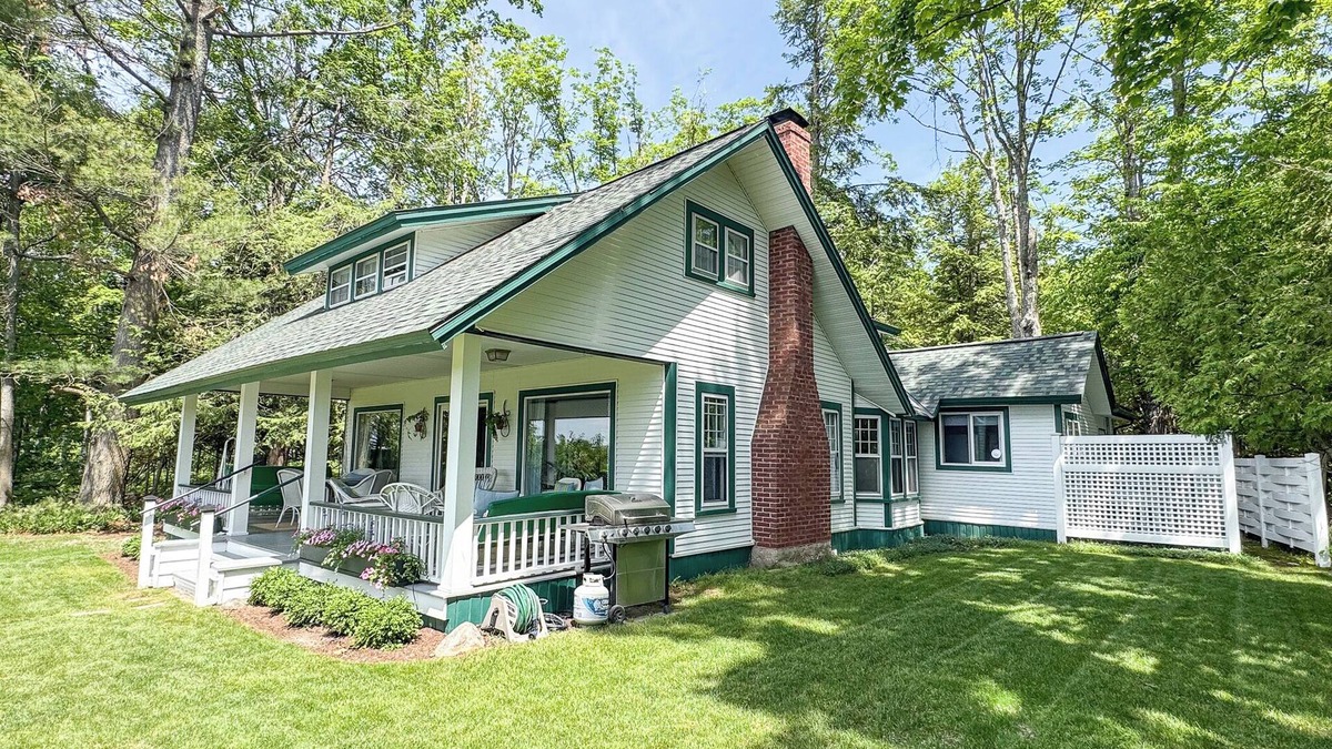 Roaring Brook Cottage | Birchgate – Historic Bluffside Cottage with Panoramic Bay Views