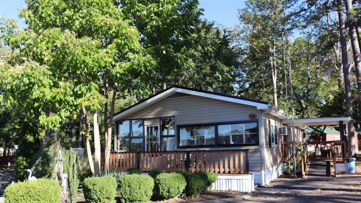 Holladay Cottage | Birdsong Resort Cottage #12 View of KY Lake - Camden TN