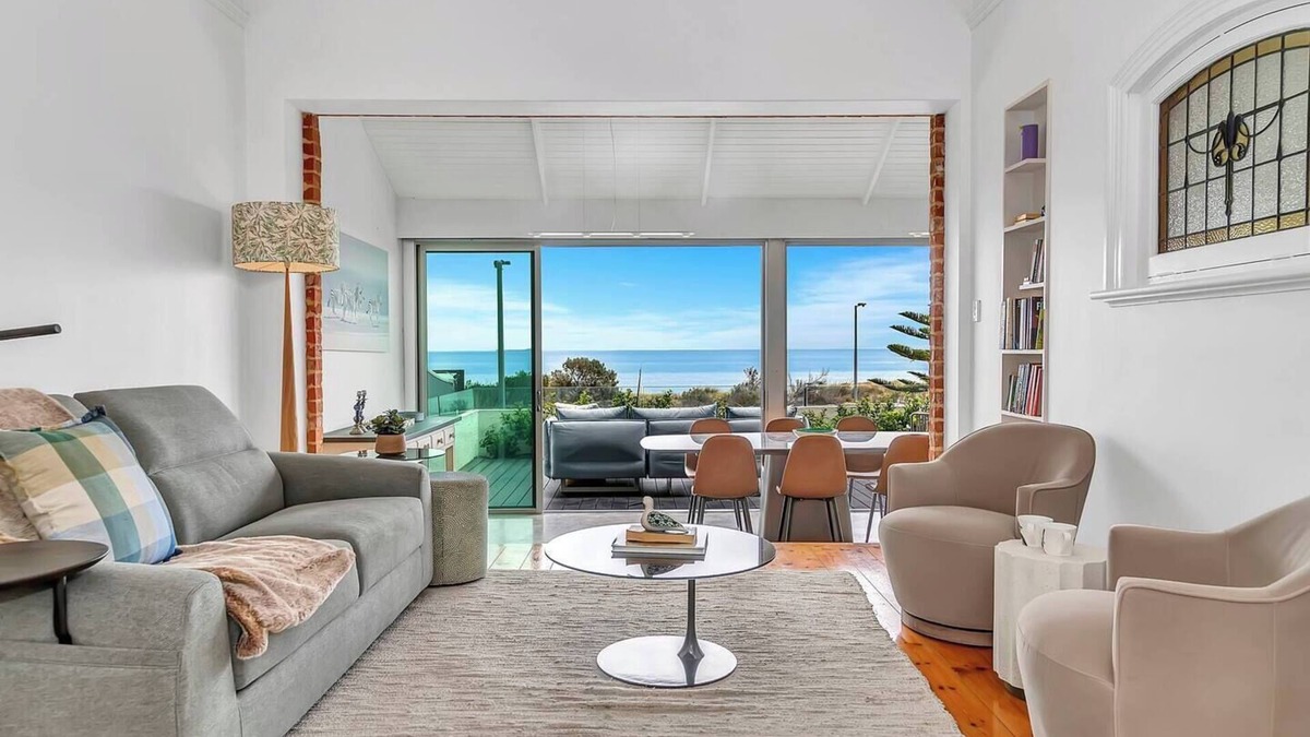 Henley Beach House | Birdy Beach House An Idyllic Oceanfront Lifestyle