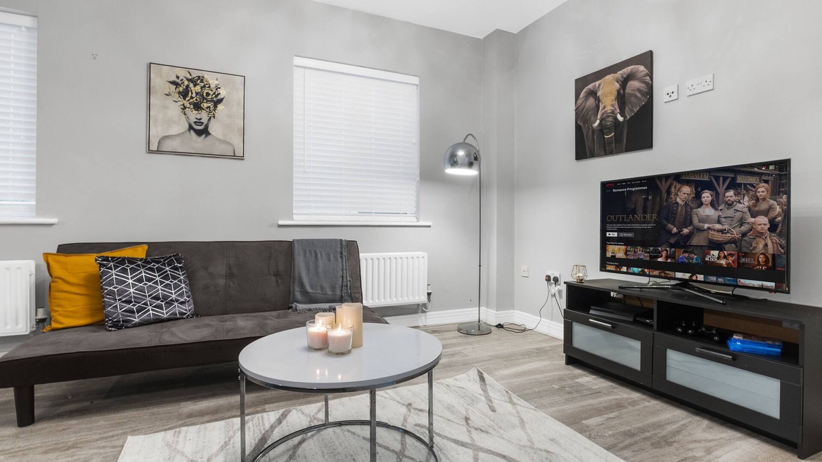 Birmingham Apartment | BIRMINGHAM !2 Bed Modern Apartment! FREE private parking Netflix