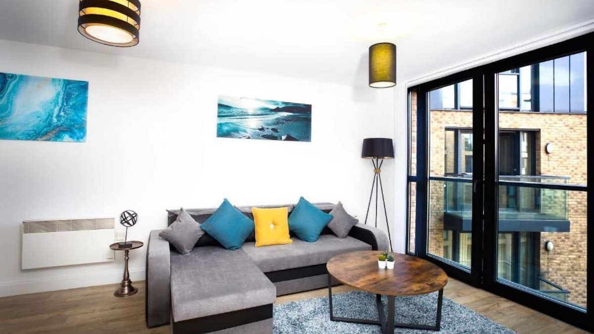 Gay Village Apartment | Birmingham City Centre-Chinatown-Business-Leisure