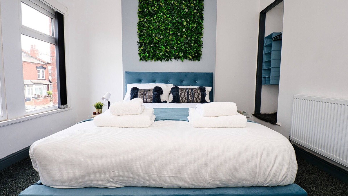 Smethwick House | Birmingham City Home Away From Home - Close to City Centre