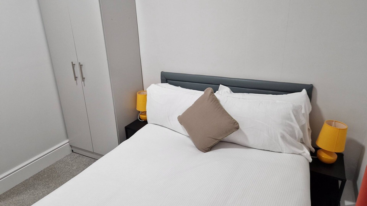 Birtley Apartment | Birtley's Amethyst, 3 bedroom Apt ,sleeps 6 Guest