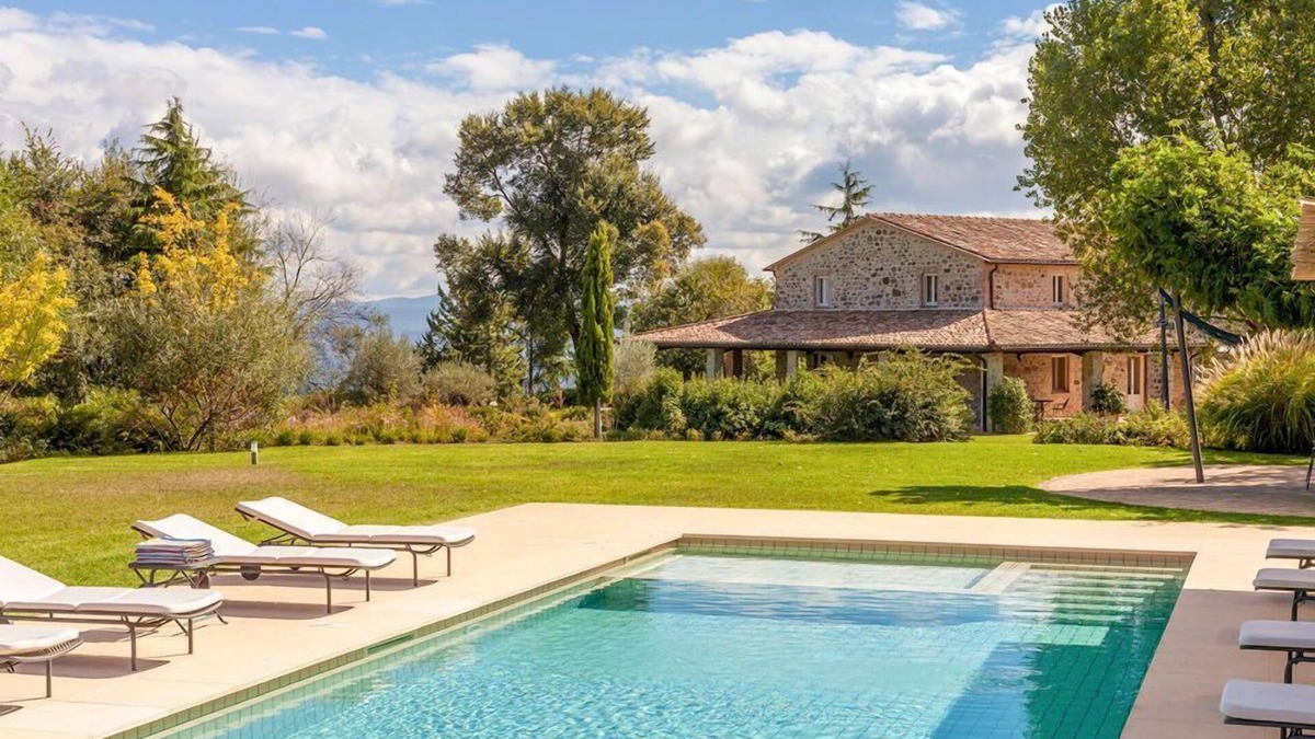 Allerona Villa | Bisenzio Farmhouse - Six Bedroom Villa, Sleeps 12