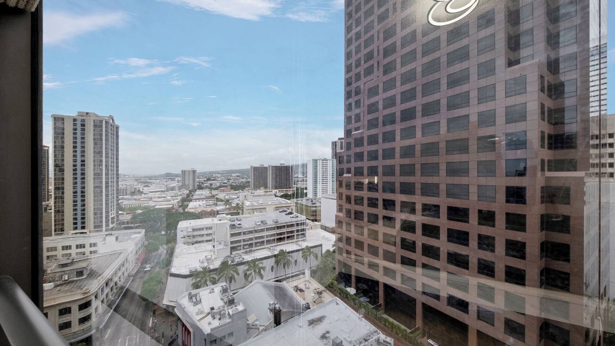 Downtown Honolulu Condo | Bishop Suites @ Executive Centre, Downtown Honolulu, Mountain View Suite #1612