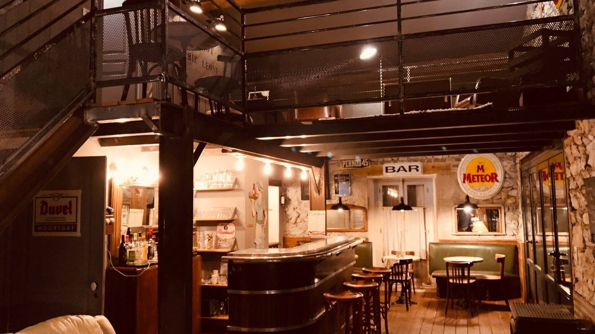 Lezan House | Bistrot vintage 'at grandma Leone'. heated pool