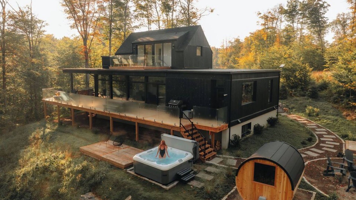 La Conception Cottage | Bläk Kabin | Ski Tremblant, Sauna, Hot Tub & Yoga