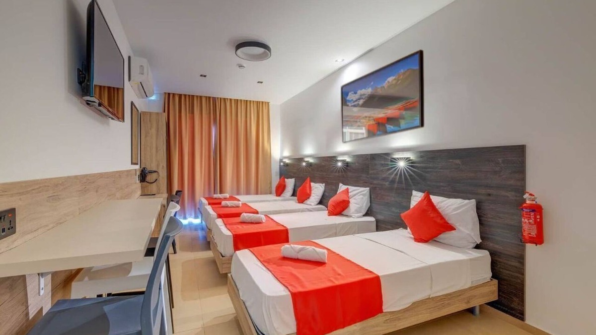 Swieqi Apartment | Black 9: Studio Apartment in St. Julian's