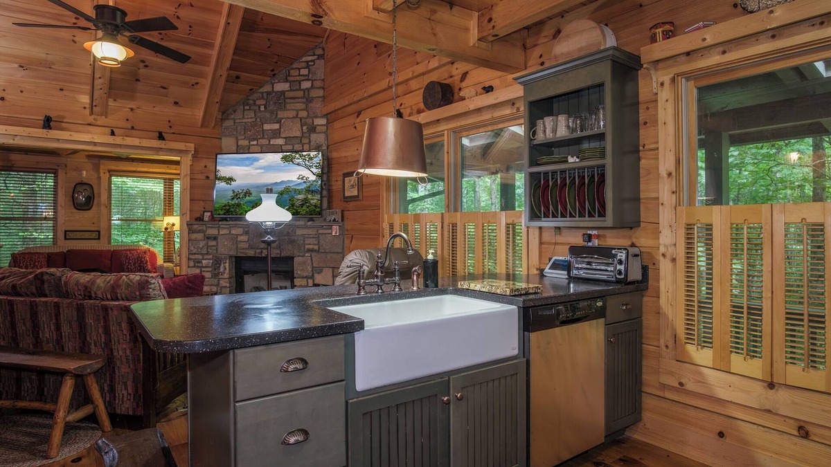 Penrose Cabin | Black Bear Lodge near Dupont State Forest