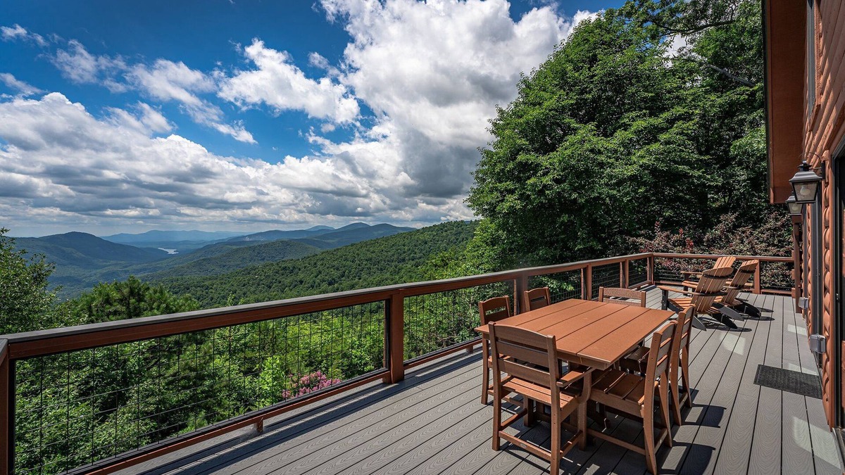 Old Fort Cabin | Black Bear Summit | Mountain Views & Hot Tub - 3 BR