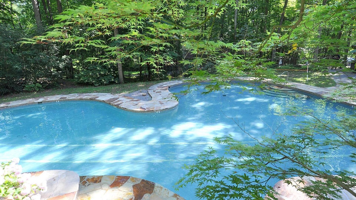 Berkeley Springs Cabin | Black Forest - 5 Bedroom Escape