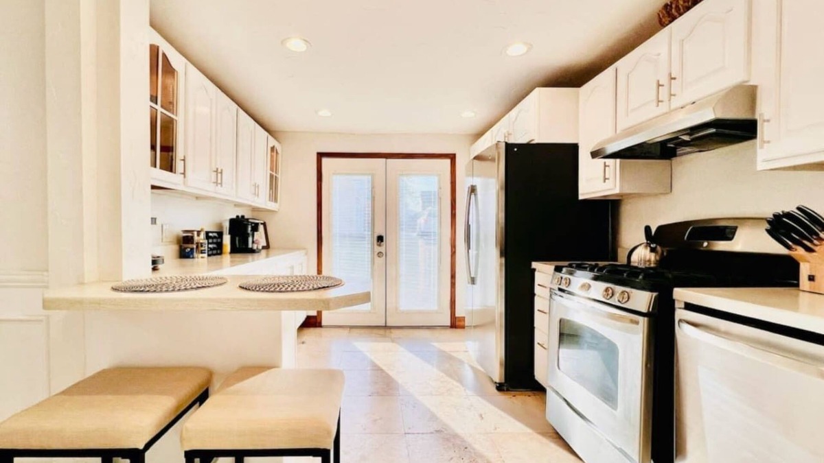 Pittsburgh House | Black & Gold Charm on Mt Washington|Garage Parking