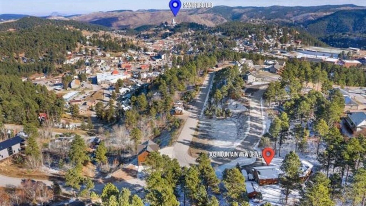 Deadwood House | Black Hills Mountain View Manor 3 Bedroom/2 Bath