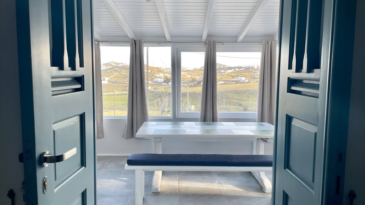 Xilokeratidi House | Black Pebble Myconian House