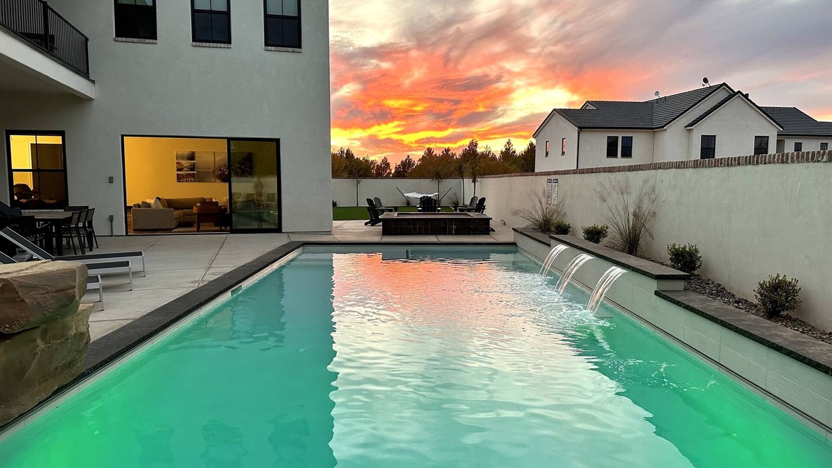 Hurricane Villa | Black Ridge Villa near Sand Hollow & Zions. Sleeps 32. Private pool & hot tub.