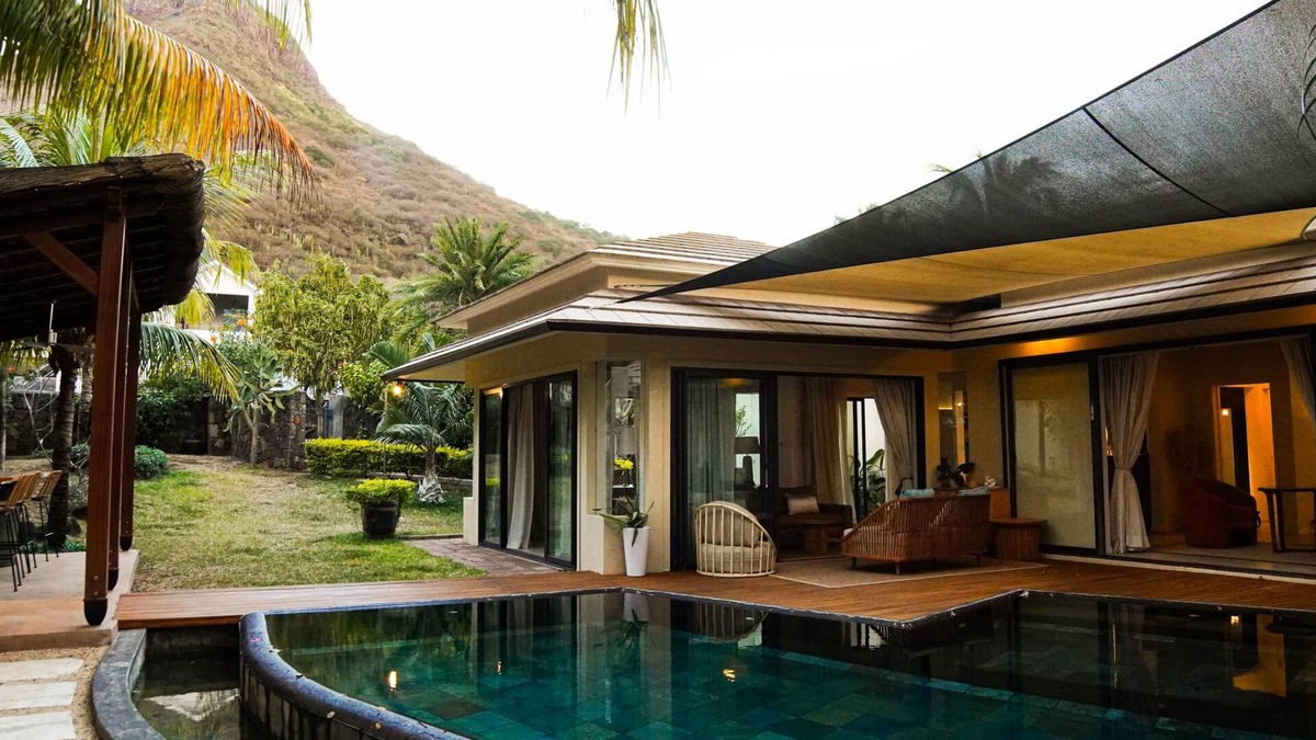 La Mivoie House | Black River Boho-Chic Villa Pool & Workspace