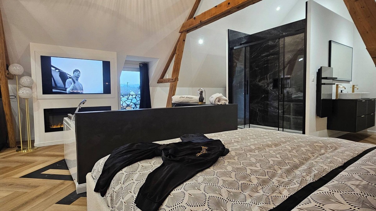 Yville-sur-Seine House | Black Romance